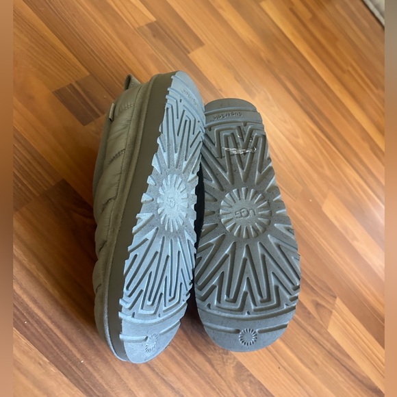 UGG Slip-ons - Picture 6 of 6
